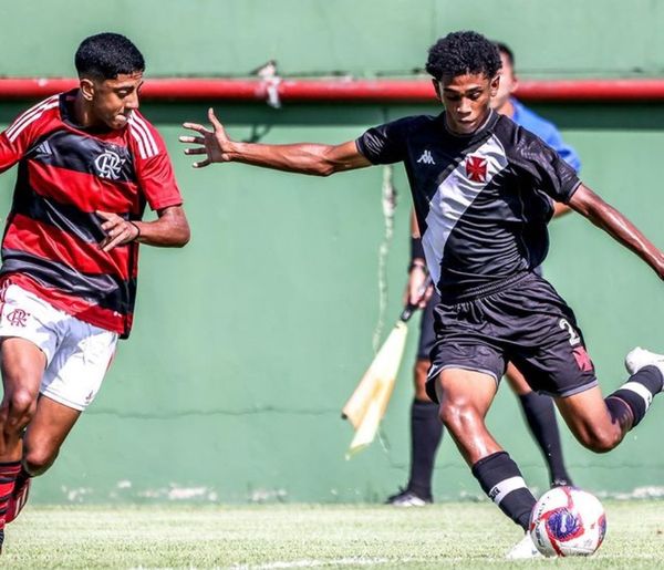 Lucas atua na base do Vasco desde o início de 2019