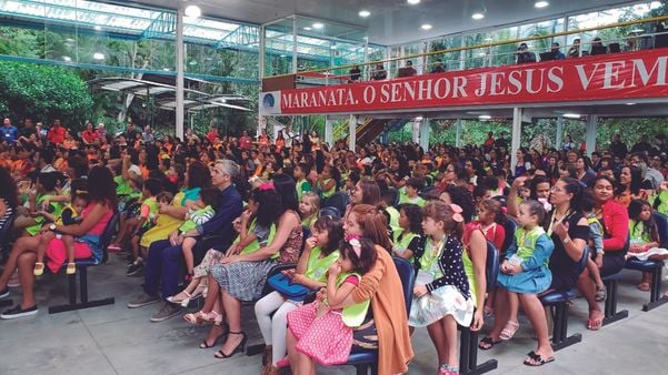 O trabalho das professoras no ensino das crianças e adolescentes na Maranata é voluntário