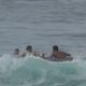 Imagem - Surfista capixaba agride mulher no mar em praia de Bali
