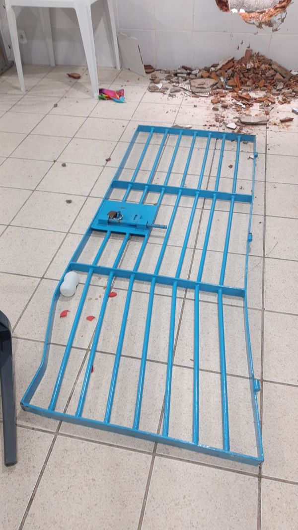 Buraco foi aberto e recuperandos fugiram da Apac  por Leitor| A Gazeta 