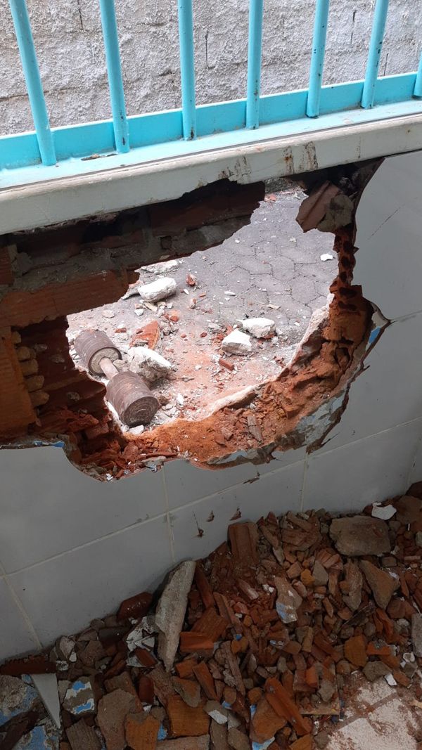 Buraco foi aberto e recuperandos fugiram da Apac  por Leitor| A Gazeta 