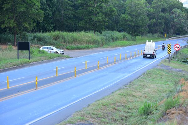 Interdição na BR 101, logo depois do posto da PRF, na Serra. por Carlos Alberto Silva