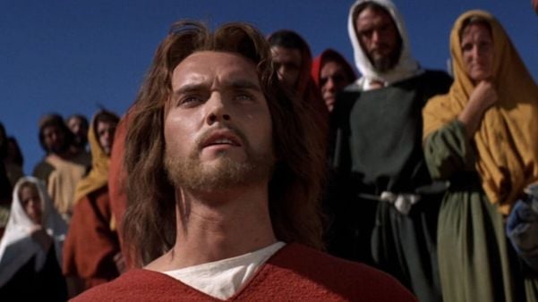 Jeffrey Hunter vive Jesus Cristo no épico 