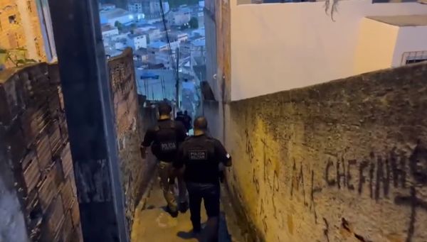 Policiais fazem operação em bairros de Colatina