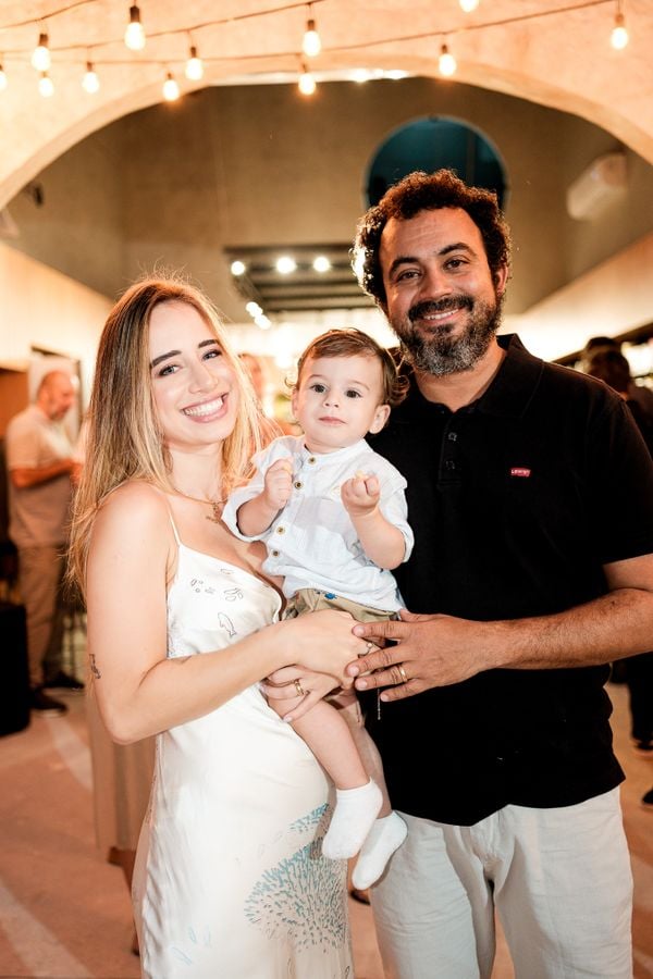 Camila Acassia e seu esposo e aniversariante (05/04) Maiko Amorim junto com seu filho Joaquim