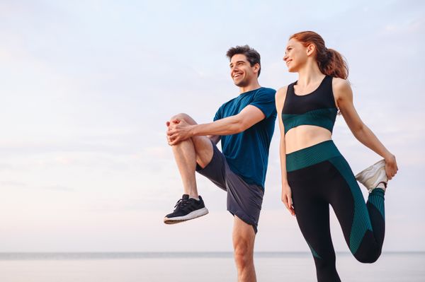 Casal praticando exercício físico