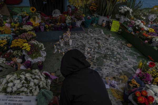 Homenagem às crianças vítimas de ataque em Blumenau