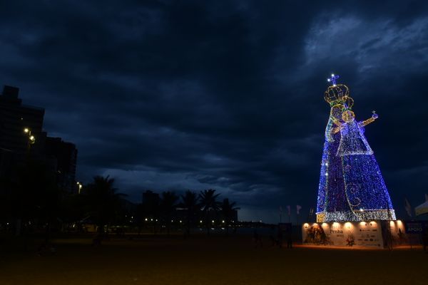 Imagem de Nossa Senhora ganha luzes e cores em Vila Velha por Carlos Alberto Silva