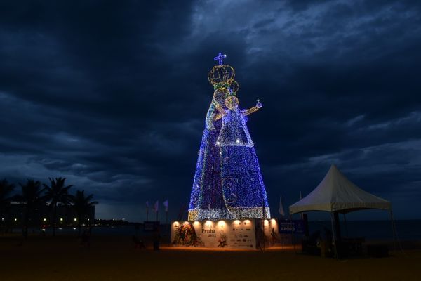 Imagem de Nossa Senhora ganha luzes e cores em Vila Velha por Carlos Alberto Silva