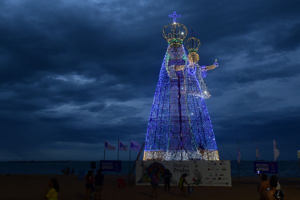 Imagem de Nossa Senhora ganha luzes e cores em Vila Velha por Carlos Alberto Silva