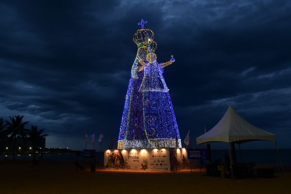Imagem de Nossa Senhora ganha luzes e cores em Vila Velha por Carlos Alberto Silva