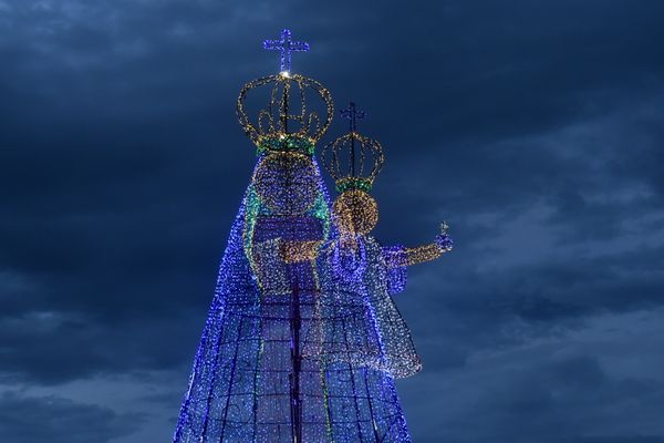 Imagem de Nossa Senhora ganha luzes e cores em Vila Velha por Carlos Alberto Silva