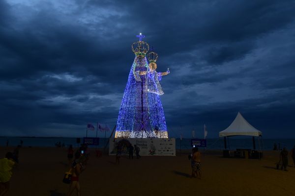 Imagem de Nossa Senhora ganha luzes e cores em Vila Velha por Carlos Alberto Silva