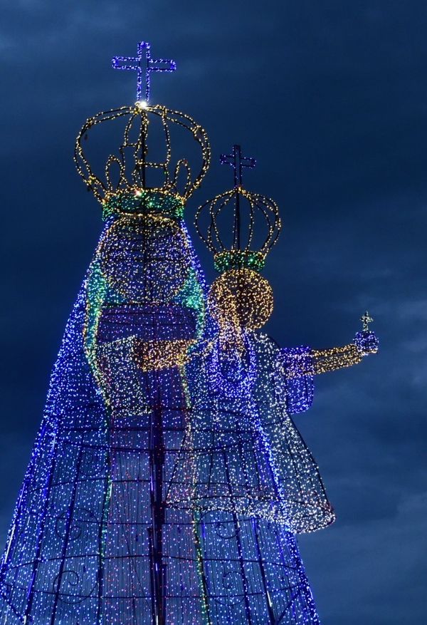 Imagem de Nossa Senhora ganha luzes e cores em Vila Velha por Carlos Alberto Silva