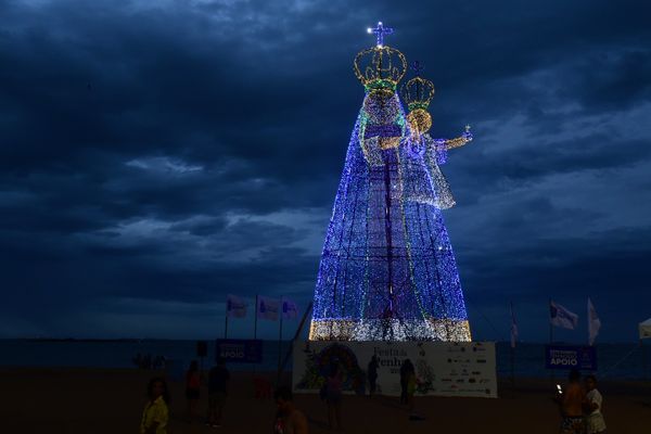 Imagem de Nossa Senhora ganha luzes e cores em Vila Velha por Carlos Alberto Silva