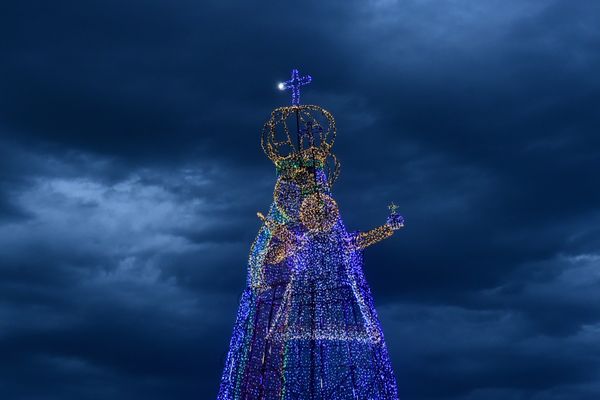 Imagem de Nossa Senhora ganha luzes e cores em Vila Velha por Carlos Alberto Silva