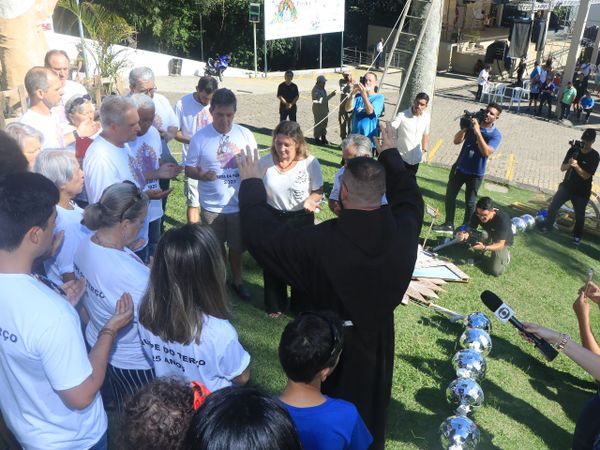 Terço Gigante é erguido no Convento da Penha por Divulgação / Fernando Ribeiro