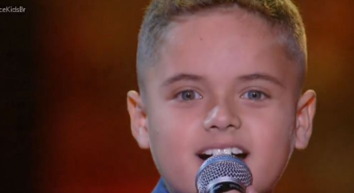 Bernardo Caliman, de 9 anos, emocionou a jurada ao cantar a música de Chitãozinho e Xororó, neste domingo (9)