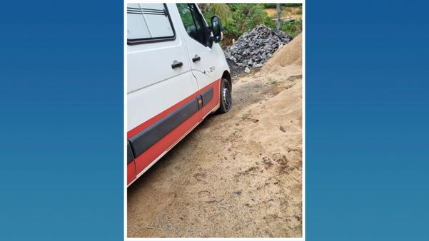 Ambulância teve o pneu furado por tiros em São Gabriel da Palha