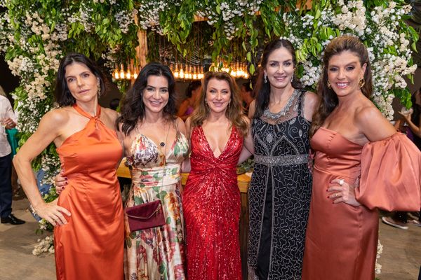 Brunela Loyola, Viviane Barbieri, Carla Calegari, Geciana Garçoni e  Lara Brotas
