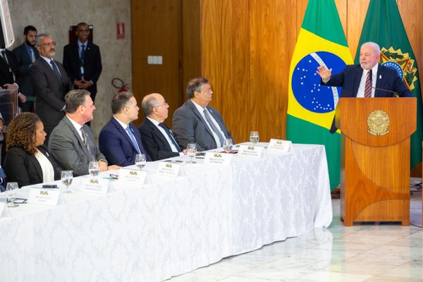 O presidente Luiz Inácio Lula da Silva coordena reunião de balanço dos 100 dias de governo. Todos os ministros participam do encontro.