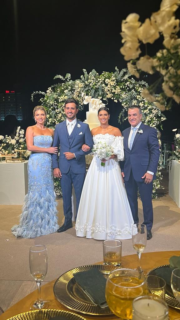 Patricia Queiroz Finamore, os noivos Maria Fernanda e Arthur Fabris e Luiz Felipe Vilela