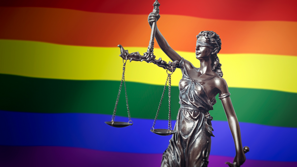 Justiça manda empresa indenizar funcionária vítima de homofobia no trabalho