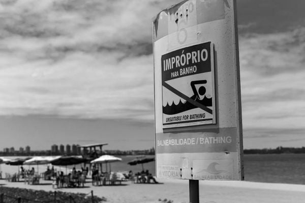 Praia imprópria para banho em Vitória-ES