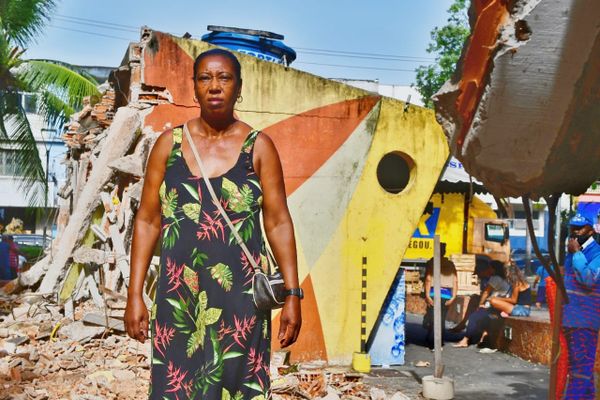 Quiosques de comerciantes são demolidos na Vila Rubim, em Vitória por Fernando Madeira