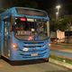 Imagem - Trio faz arrastão em ônibus, motorista sinaliza para PM e um é preso no ES