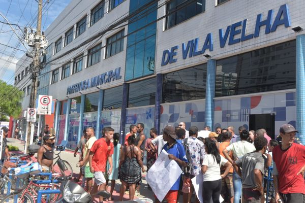 Catadores de materiais recicláveis protestam contra lei que restringiu circulação em Vila Velha por Ricardo Medeiros