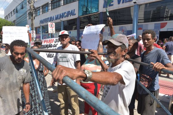 Catadores de materiais recicláveis protestam contra lei que restringiu circulação em Vila Velha por Ricardo Medeiros