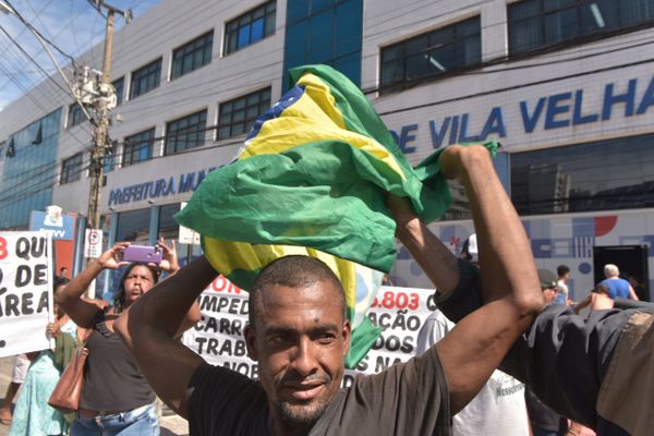 Catadores de materiais recicláveis protestam contra lei que restringiu circulação em Vila Velha por Ricardo Medeiros