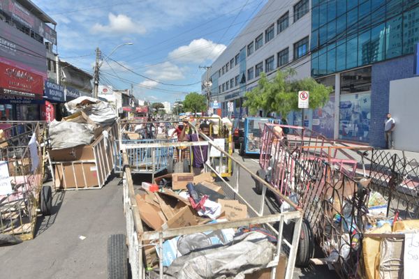 Catadores de materiais recicláveis protestam contra lei que restringiu circulação em Vila Velha por Ricardo Medeiros