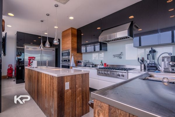 Cobertura triplex no Edifício Victor Hugo, na Praia do Canto, em Vitória por Kleverson Passos/Divulgação