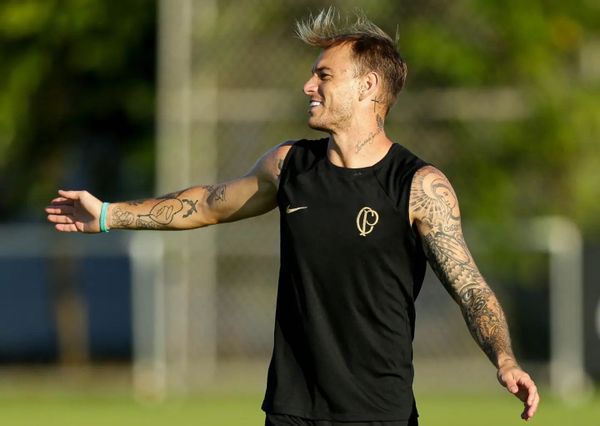 Roger Guedes em treino pelo Corinthians