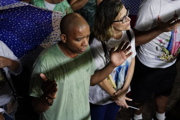 Fieis acompanham celebração de encerramento da Romaria dos Homens, na Prainha, Vila Velha por Fernando Madeira