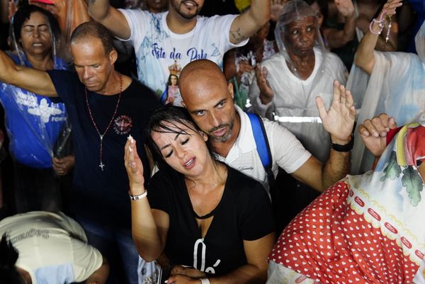 Fieis acompanham celebração de encerramento da Romaria dos Homens, na Prainha, Vila Velha por Fernando Madeira