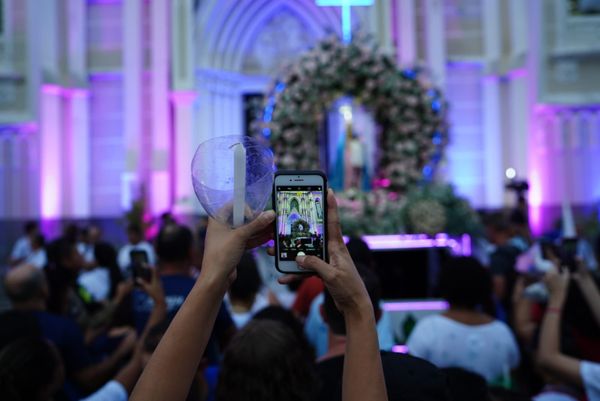 Romeiros acompanham missa na Catedral de Vitória antes da Romaria dos Homens por Vitor Jubini