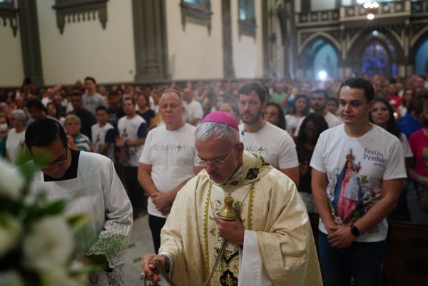 Missa na Catedral de Vitória antes da Romaria dos Homens por Vitor Jubini