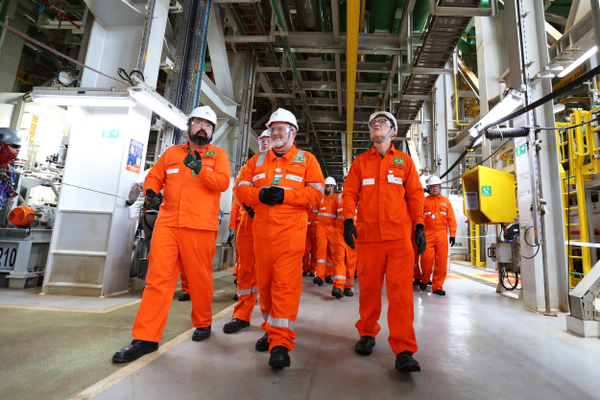 Presidente da Petrobras, Jean Paul Prates, a bordo do navio-plataforma (FPSO) Anita Garibaldi, em montagem no Estaleiro Jurong, em Aracruz por Fernando Pereira / Agência Petrobras