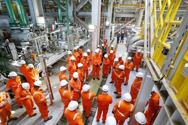 Presidente da Petrobras, Jean Paul Prates, a bordo do navio-plataforma (FPSO) Anita Garibaldi, em montagem no Estaleiro Jurong, em Aracruz por Fernando Pereira / Agência Petrobras