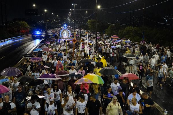 Romaria dos Homens: fiéis caminham pela Segunda Ponte por Fernando Madeira