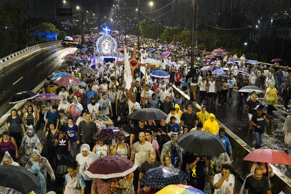 Romaria dos Homens: fiéis caminham pela Segunda Ponte por Fernando Madeira