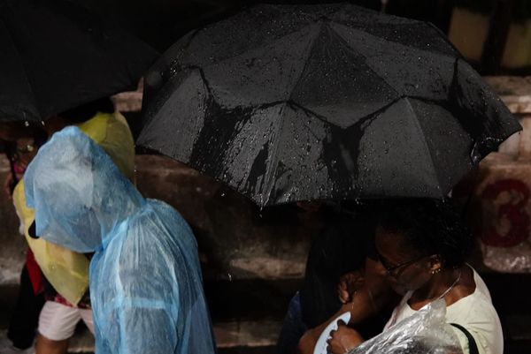 Romaria dos Homens: fiéis caminham pela Segunda Ponte por Fernando Madeira