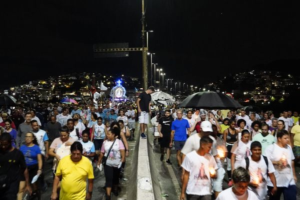Romaria dos Homens: fiéis caminham pela Segunda Ponte por Fernando Madeira