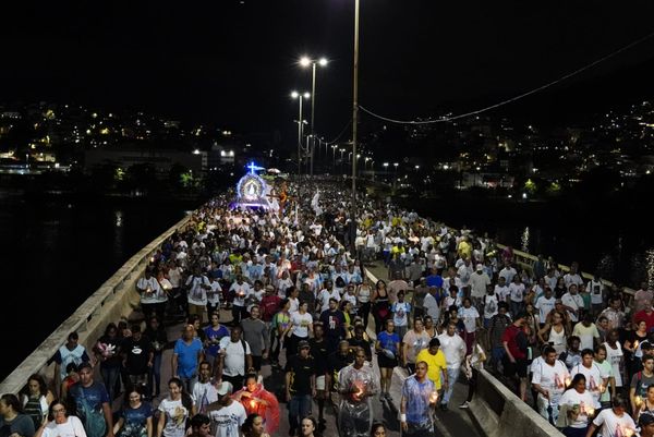 Romaria dos Homens: fiéis caminham pela Segunda Ponte por Fernando Madeira