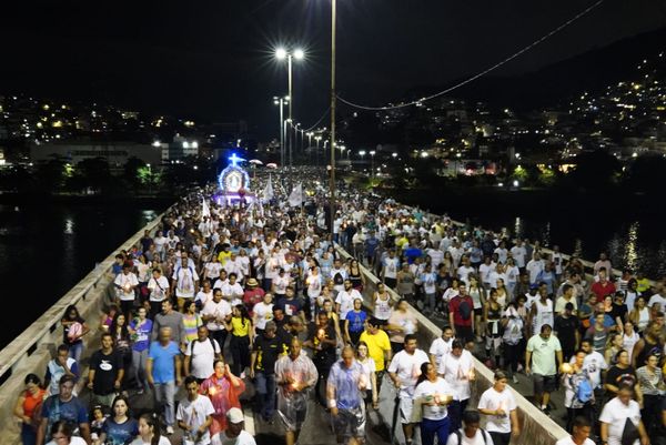 Romaria dos Homens: fiéis caminham pela Segunda Ponte por Fernando Madeira