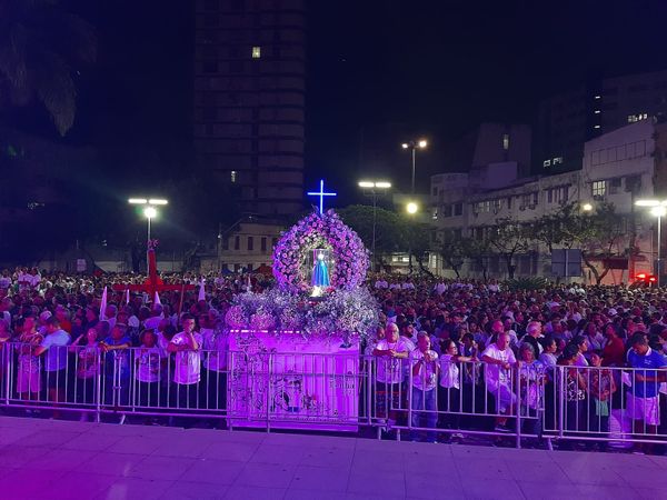 Romeiros acompanham missa antes da Romaria dos Homens por Fernando Madeira