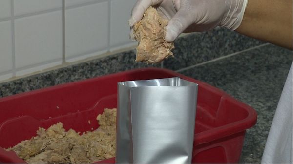 Atum em conserva de agroindústria de Itapemirim ganha selo arte por Luiz Gonçalves